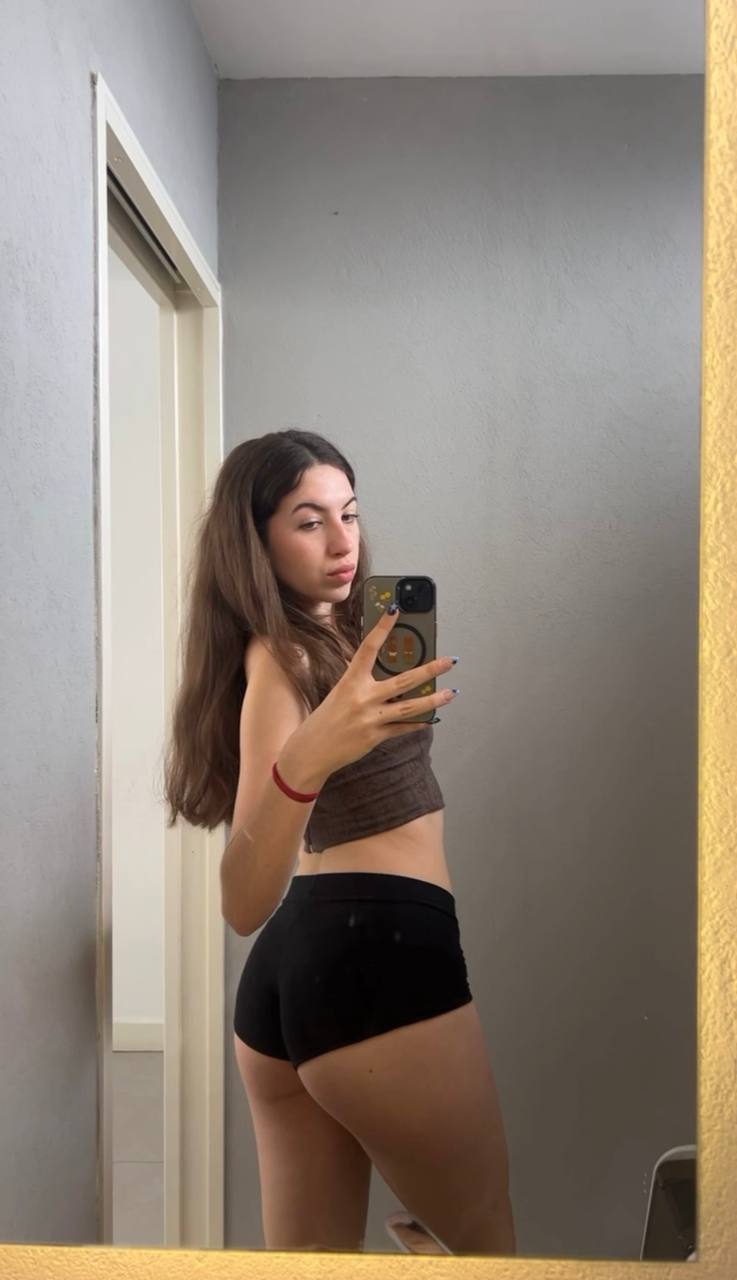 Amber in her underwear in Sana