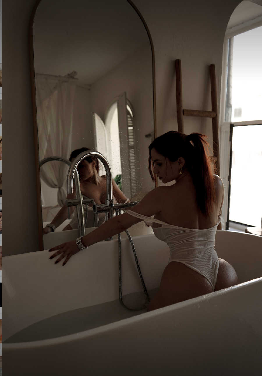 A playful frame from Miranda Faith nude — online in Sana