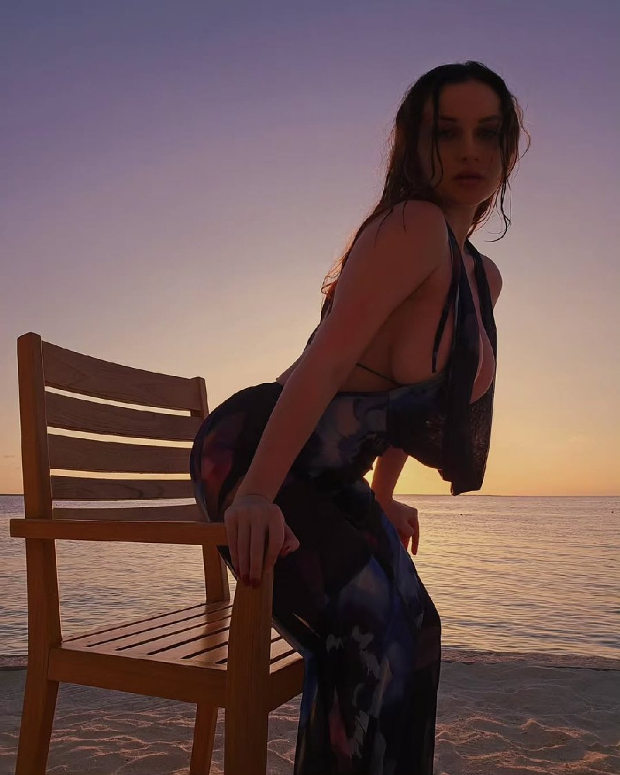 Sexy girl Miranda Faith nude in Sana