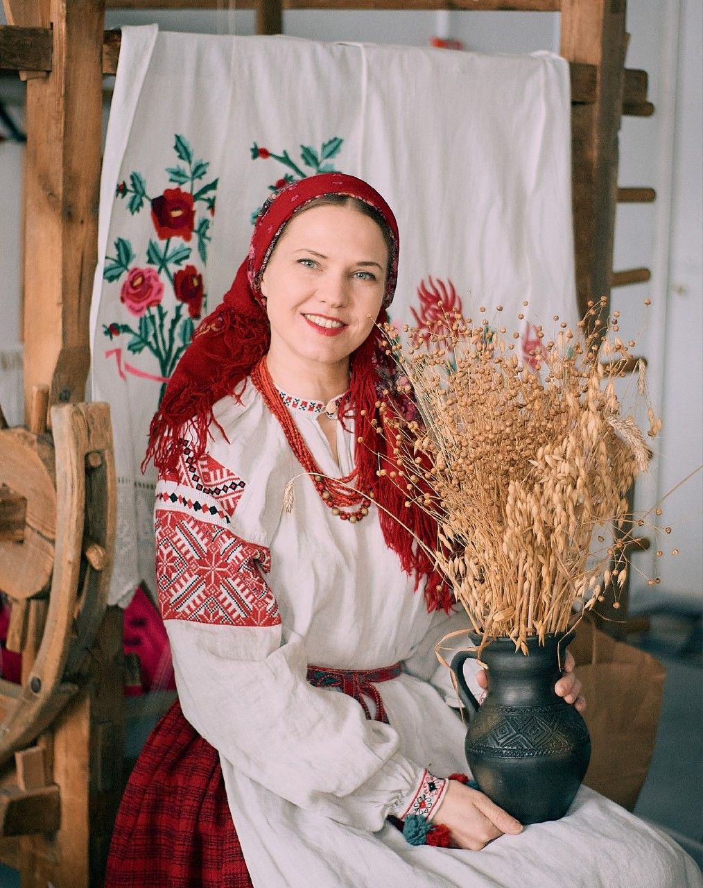 Women in Slavic costumes in Sana