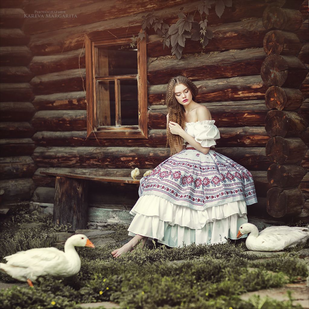 Women in Slavic costumes in Sana