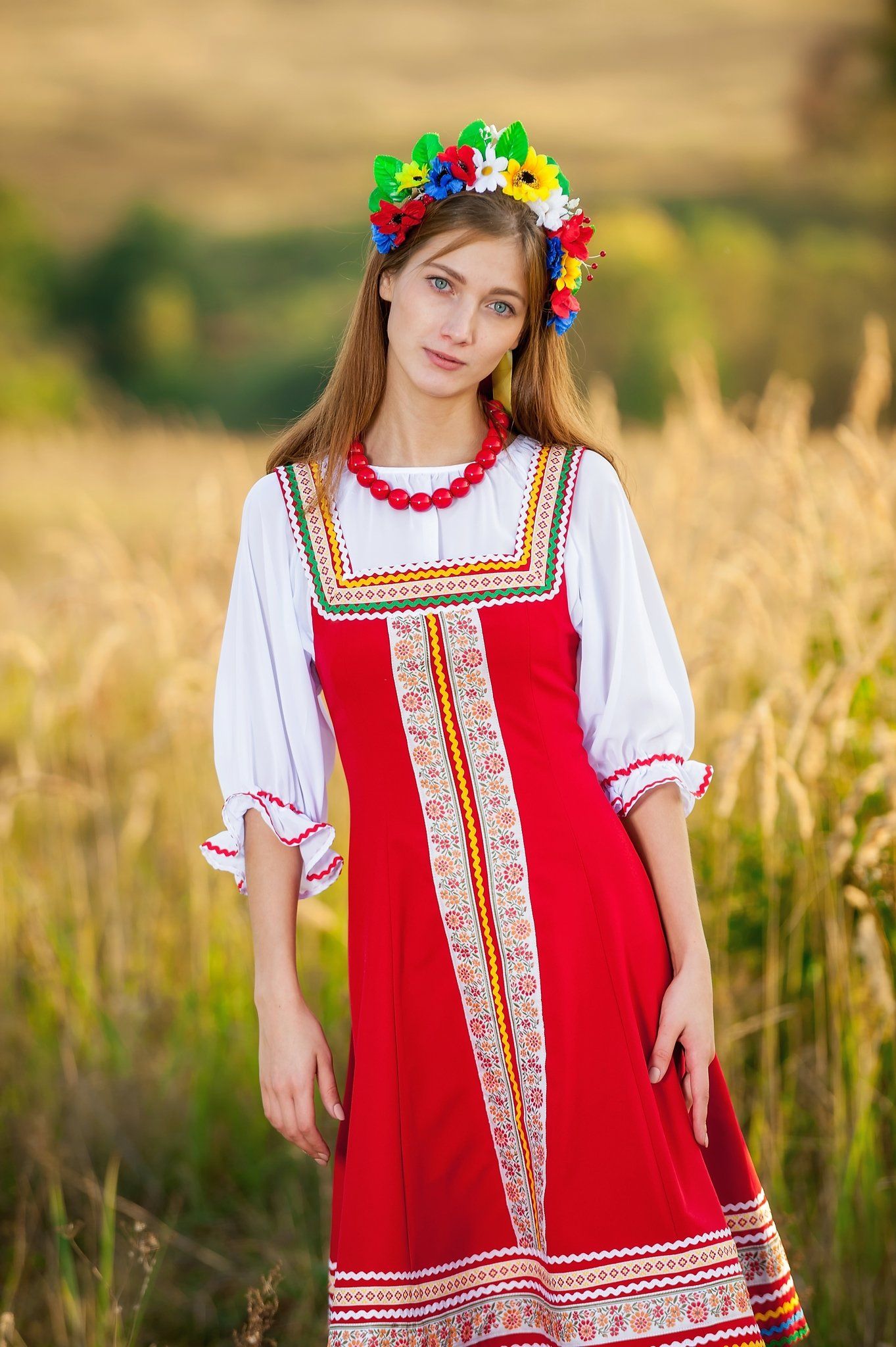 Women in Slavic costumes in Sana