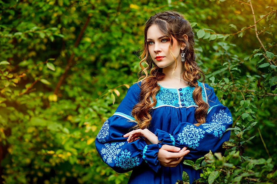 Sexy photo Women in Slavic costumes in Sana
