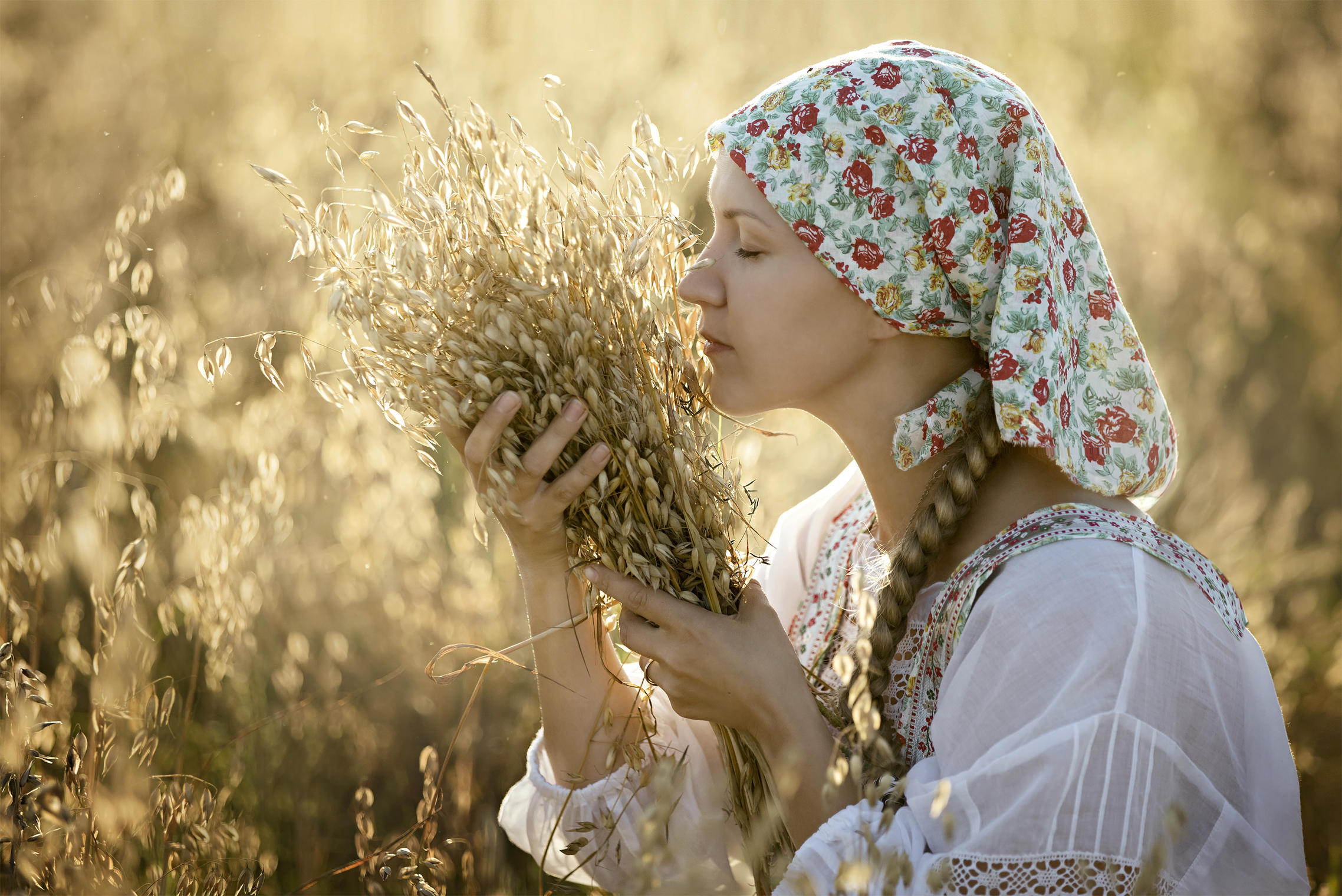 Photo Women in Slavic costumes in Sana