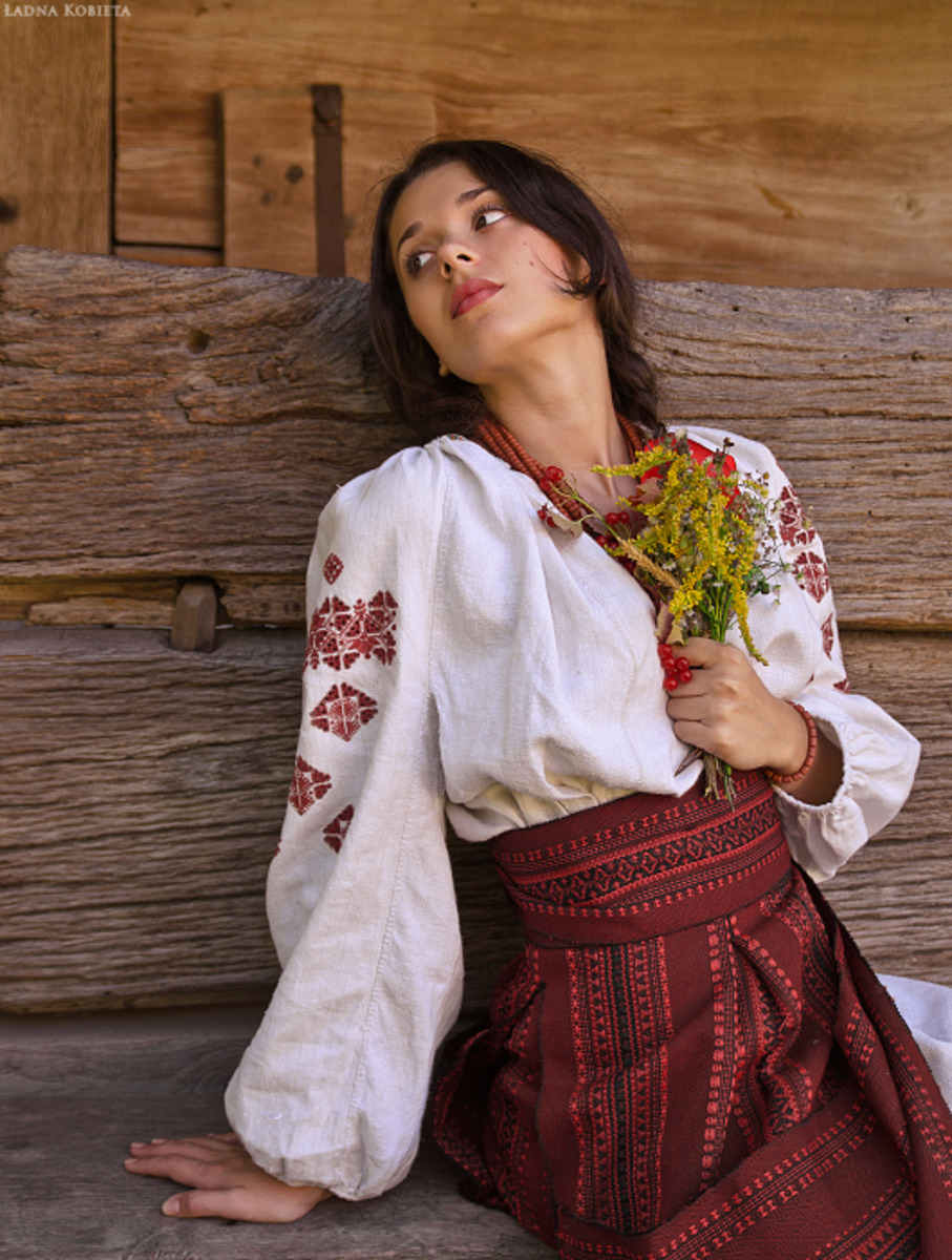 Girls in Slavic costumes in Sana