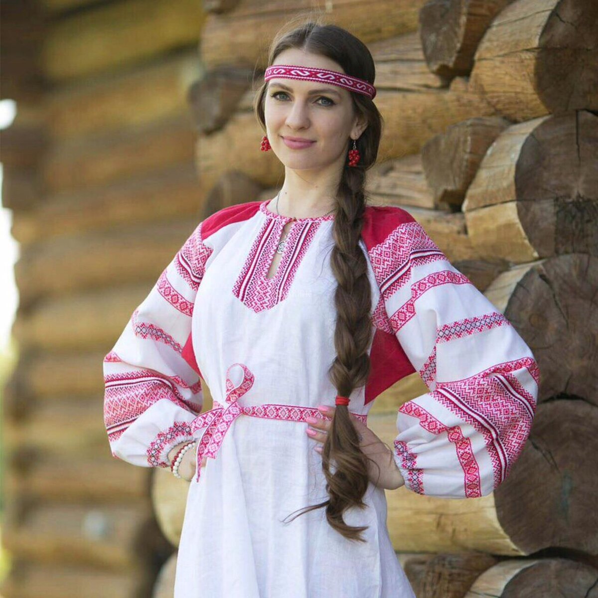 Girls in Slavic costumes in Sana