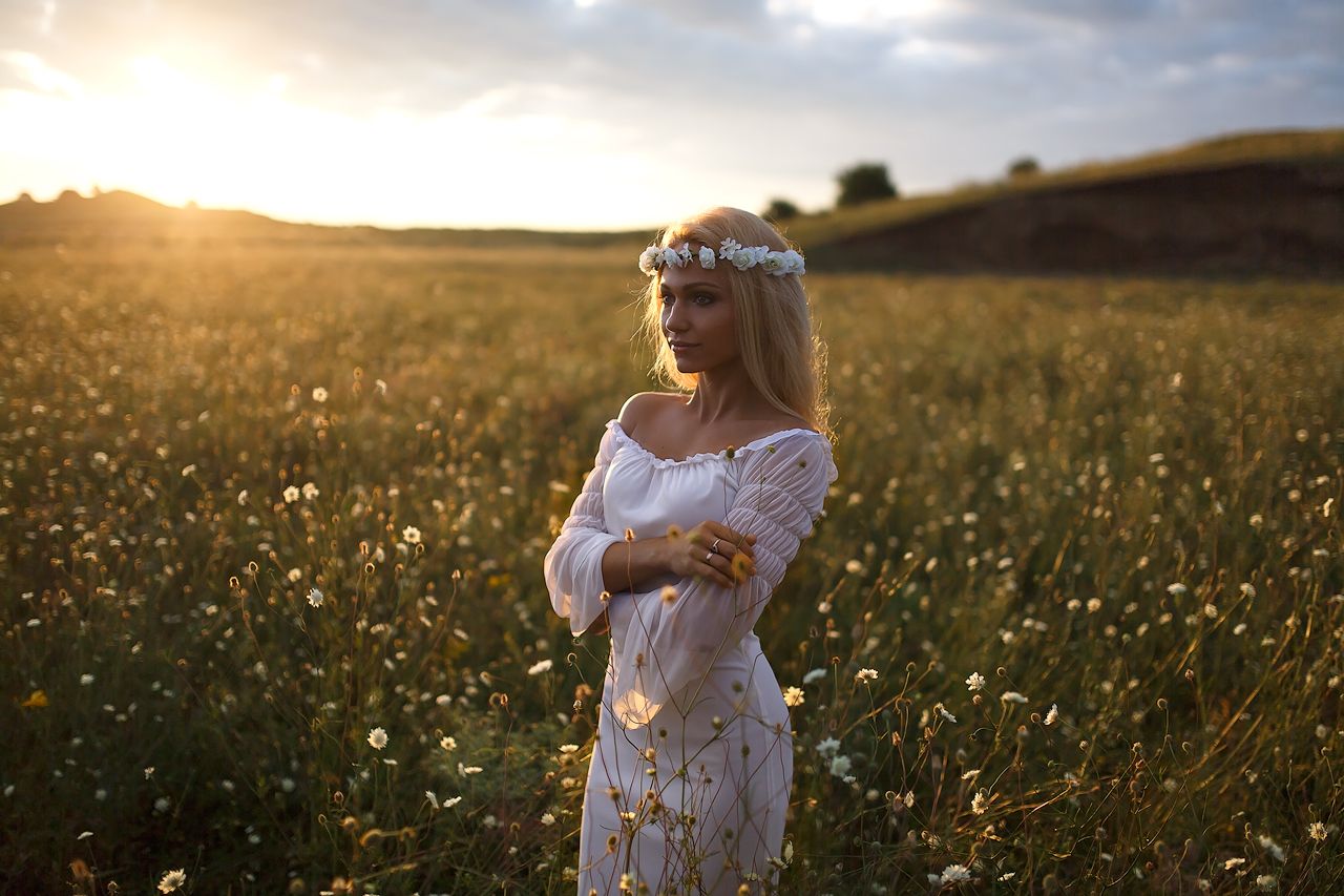 Girls in Slavic costumes in Sana