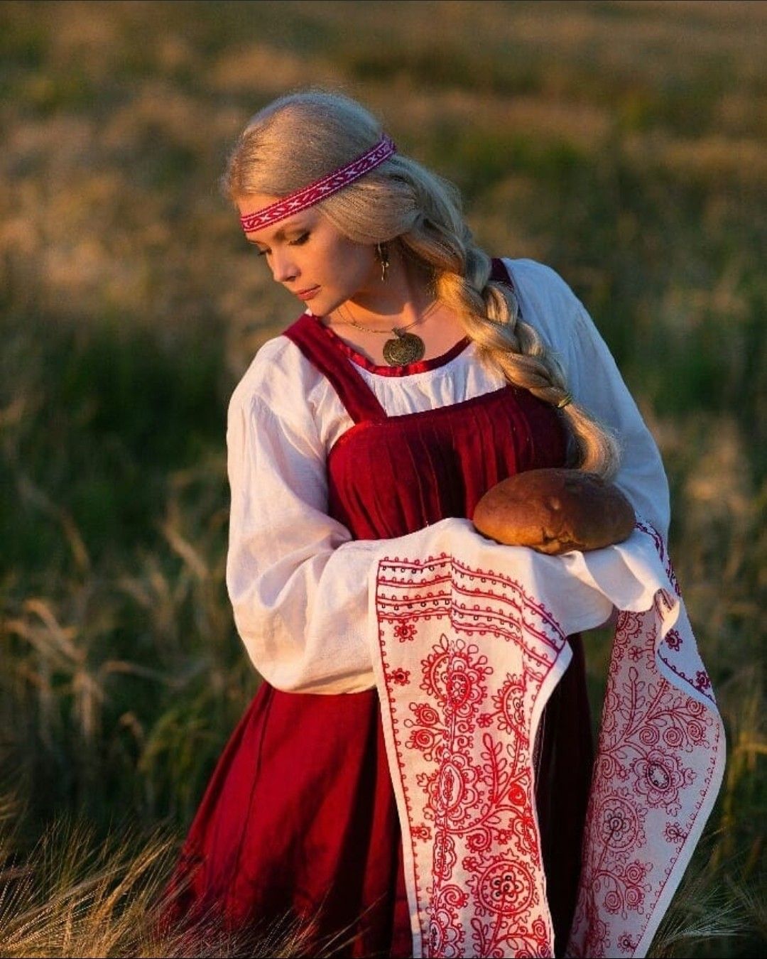 Girls in Slavic costumes in Sana
