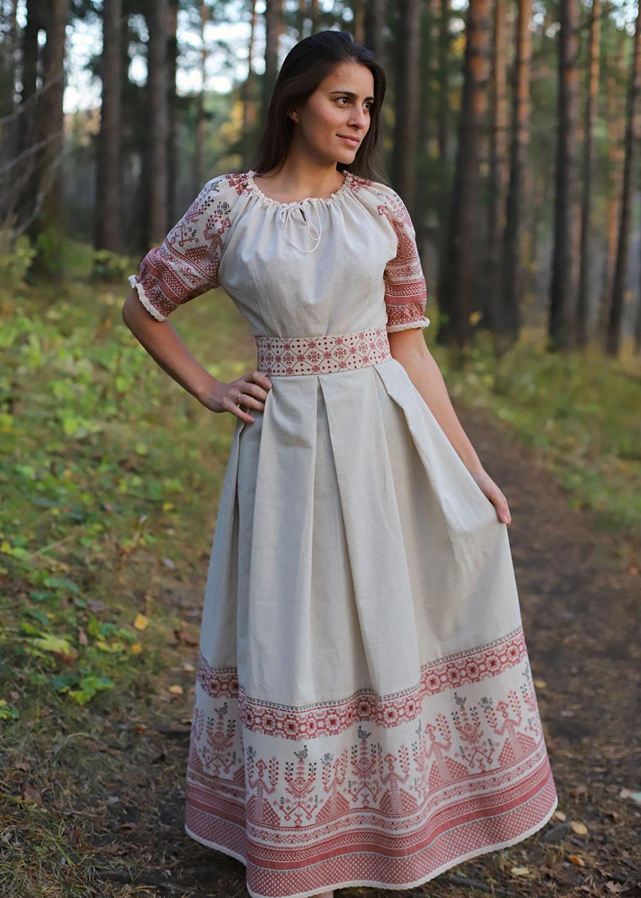 Girls in Slavic costumes in Sana