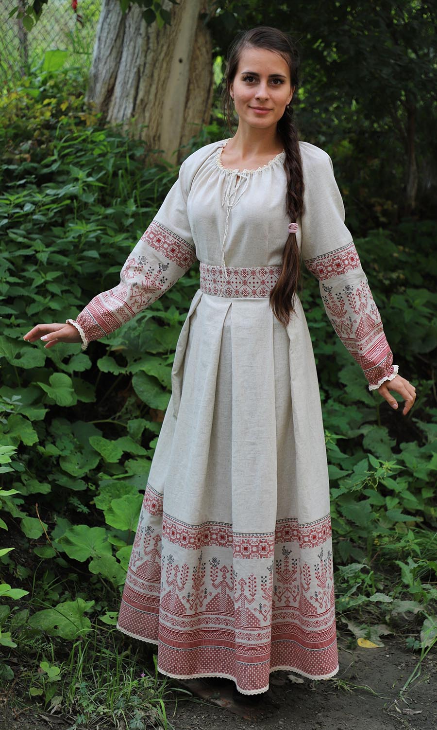Girls in Slavic costumes in Sana
