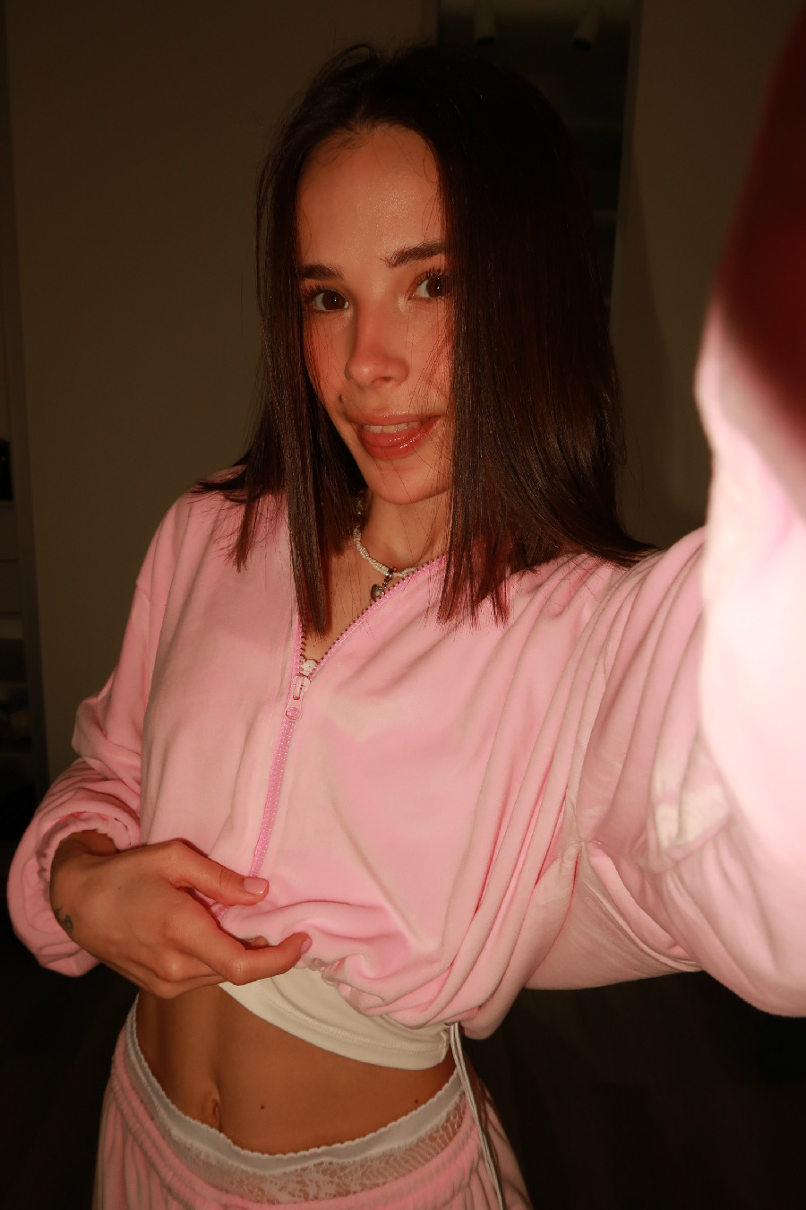 Tina brings the glow — live moments in Sana