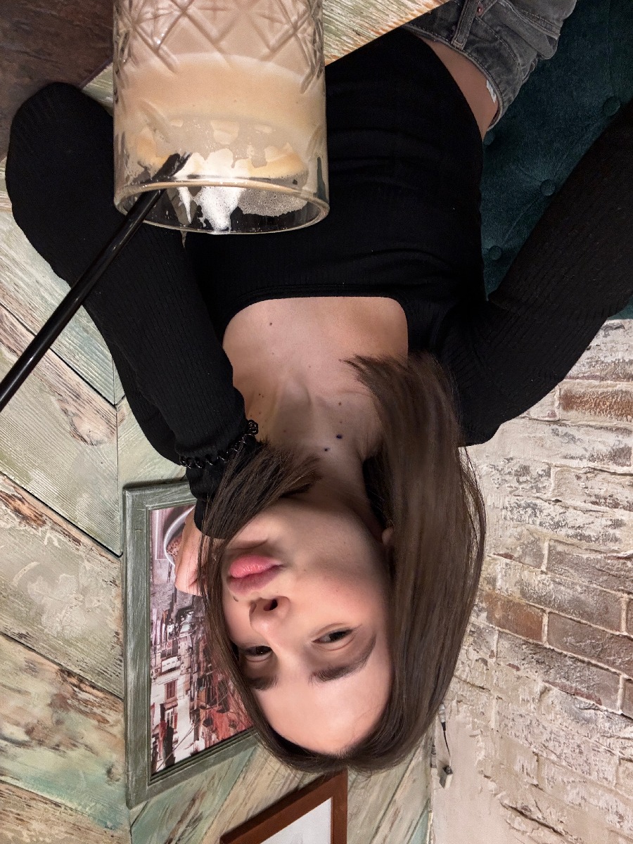 Fresh photos, fresh mood — Tina online in Sana